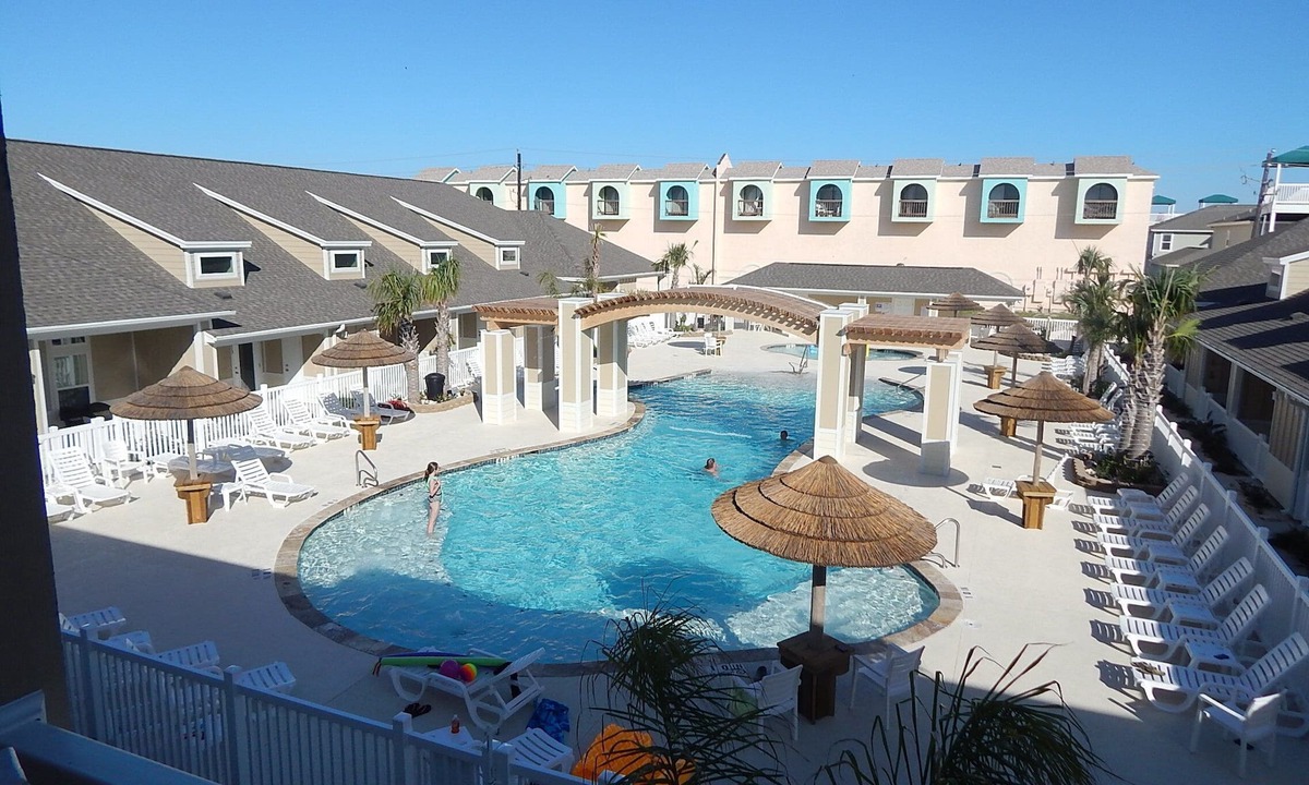 Corpus Christi Condo | FAMILY FRIENDLY. GREAT HEATED POOL