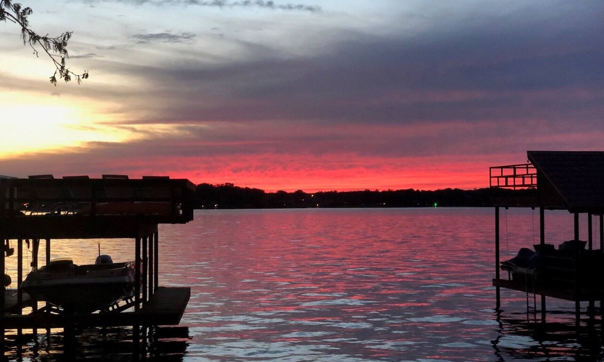 Malakoff House | Family Friendly Gorgeous 5 Bdrm, Open Water, New Boathouse, Firepit, & Fenced