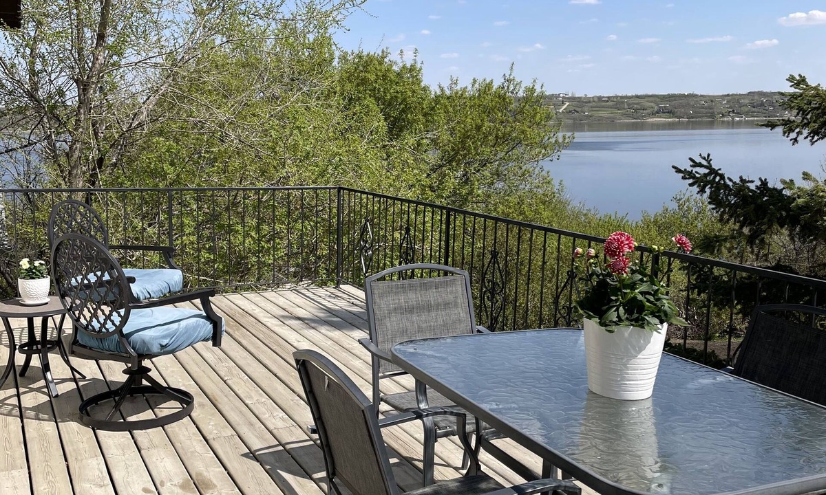 Regina Beach House | Family Friendly Home in Regina Beach