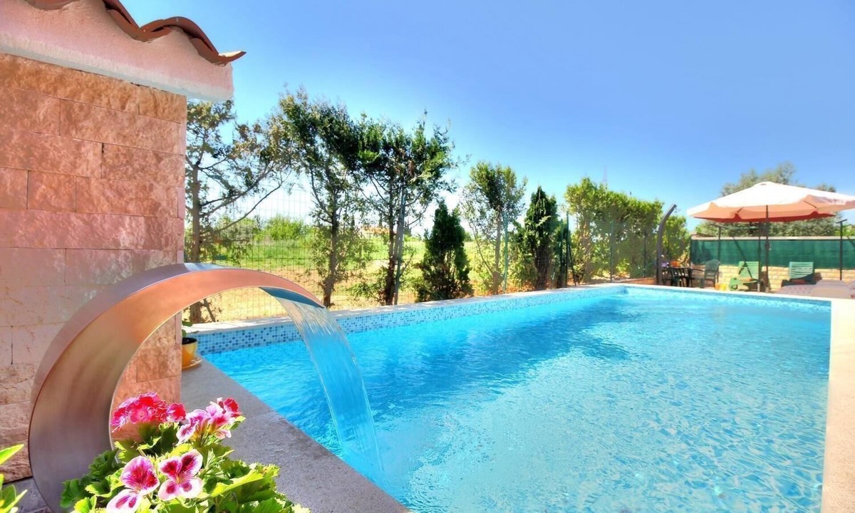 Kastel House | Family-friendly holiday home with pool