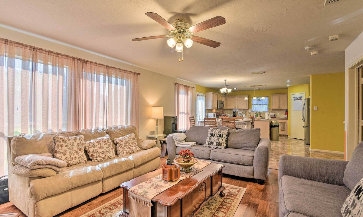 Pasadena House | Family-Friendly Home ~ 12 Mi to Space Center!