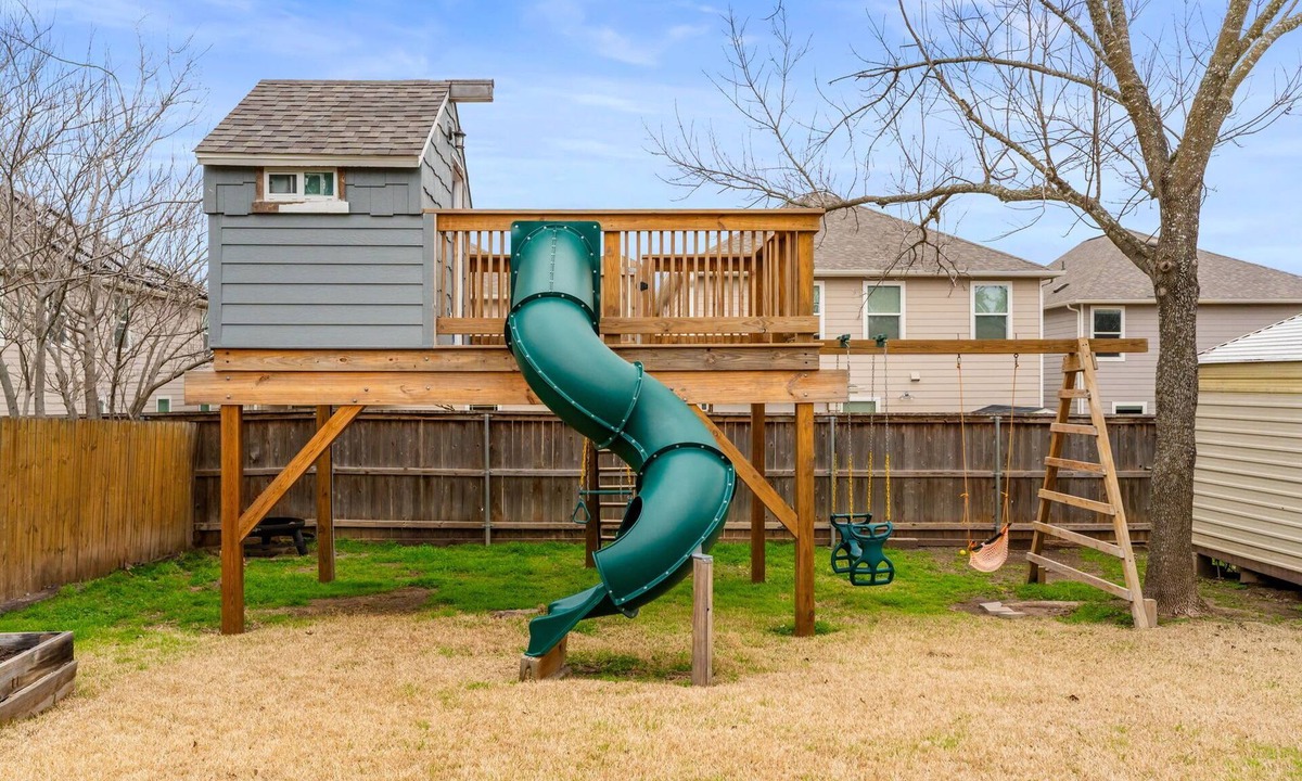 Buckingham Estates House | Family Friendly Home in South Austin