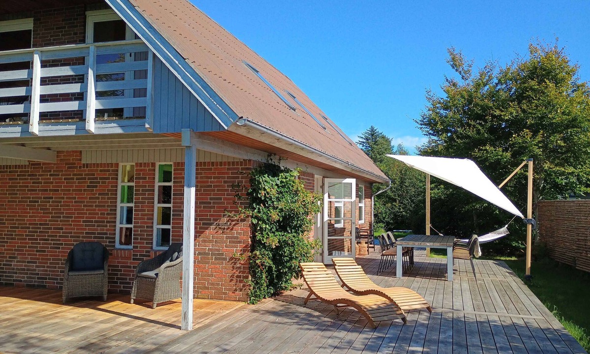 Aalbaek Villa | Family-friendly home near beach forest harbour