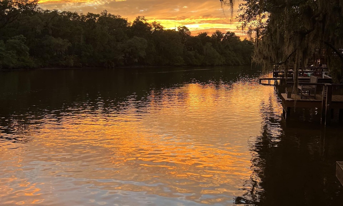 Brazoria House | Family friendly home on San Bernard River - GORGEOUS sunsets!