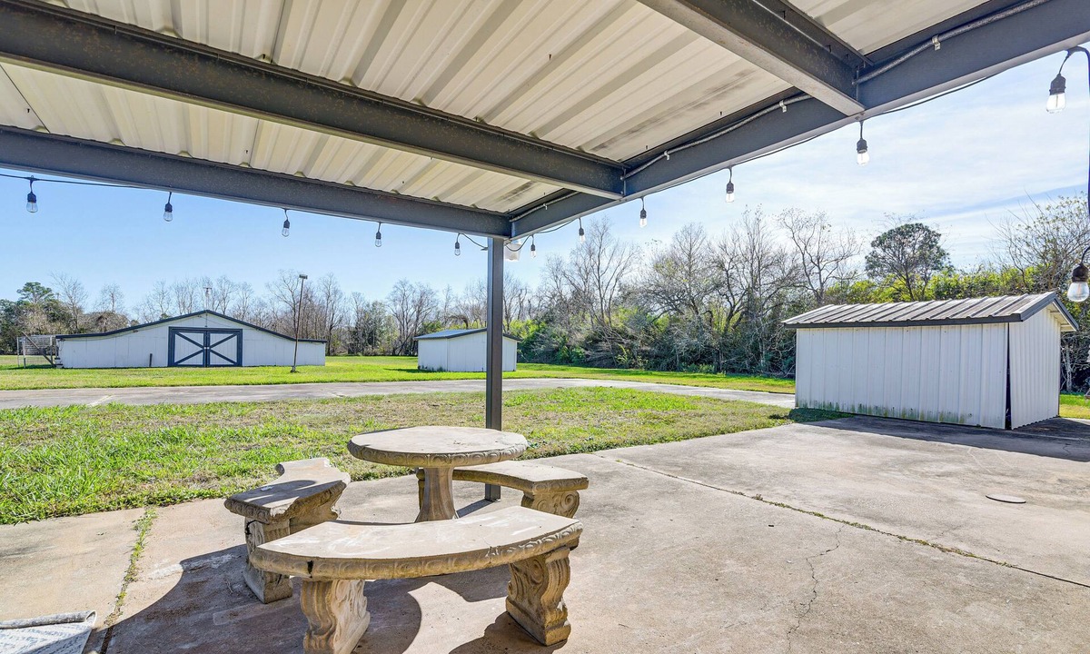Manvel House | Family-Friendly Home on 2 Acres Near Dtwn Houston