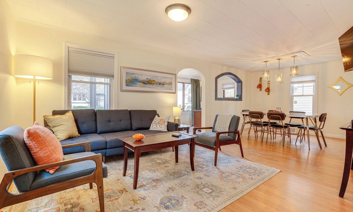 Highland House | Family-friendly home near MSP Airport, Mall of America, and downtown Saint Paul