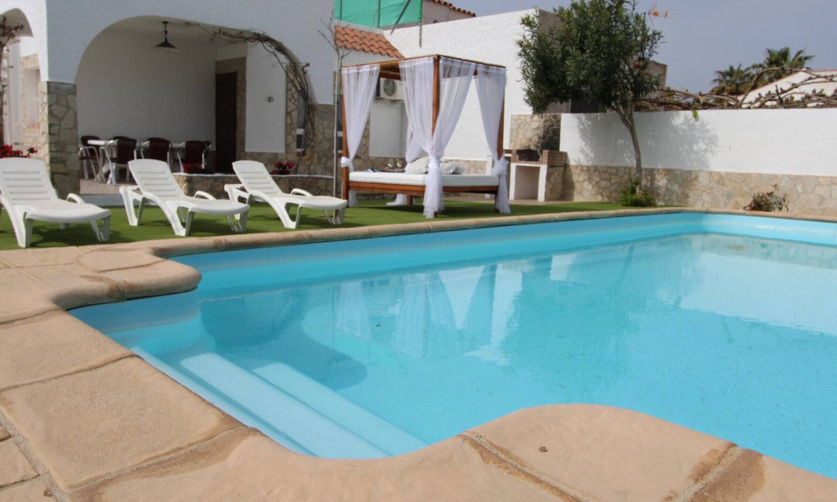 Riumar Cottage | Family-Friendly Home with Pool, Near Beach, Pet Friendly, Free WiFi, Opt. AC