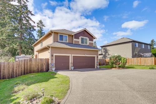 Silver Lake House | Family-Friendly Home w/Patio & Garden in Everett!