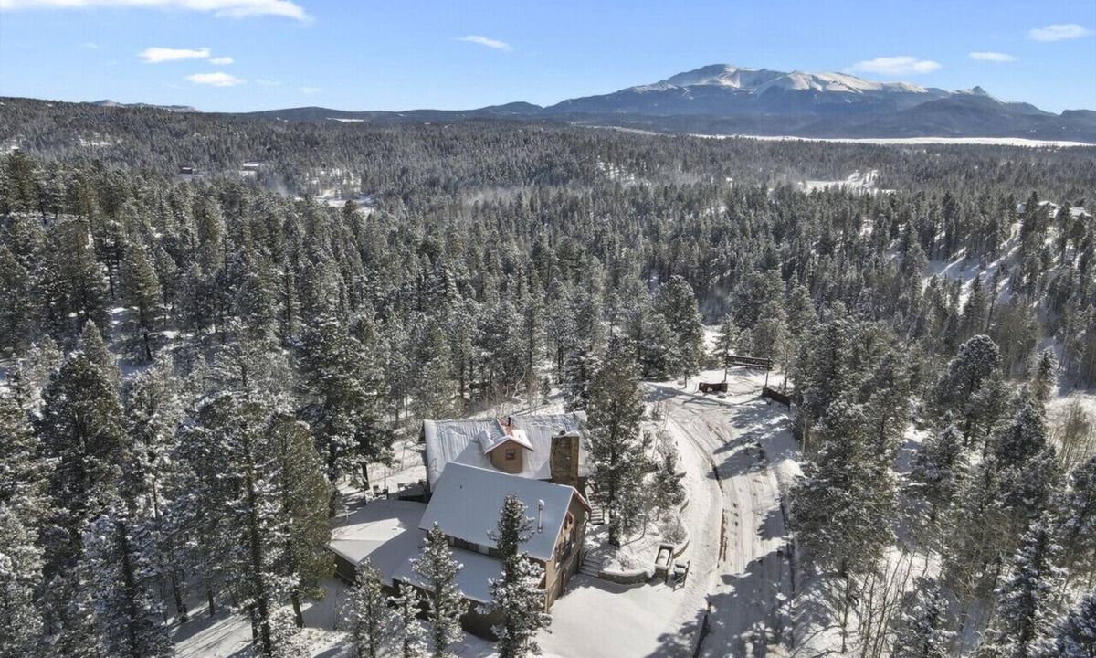 Spring Valley Cabin | Family friendly, Hot tub, GAME ROOM, Pikes Peak Views