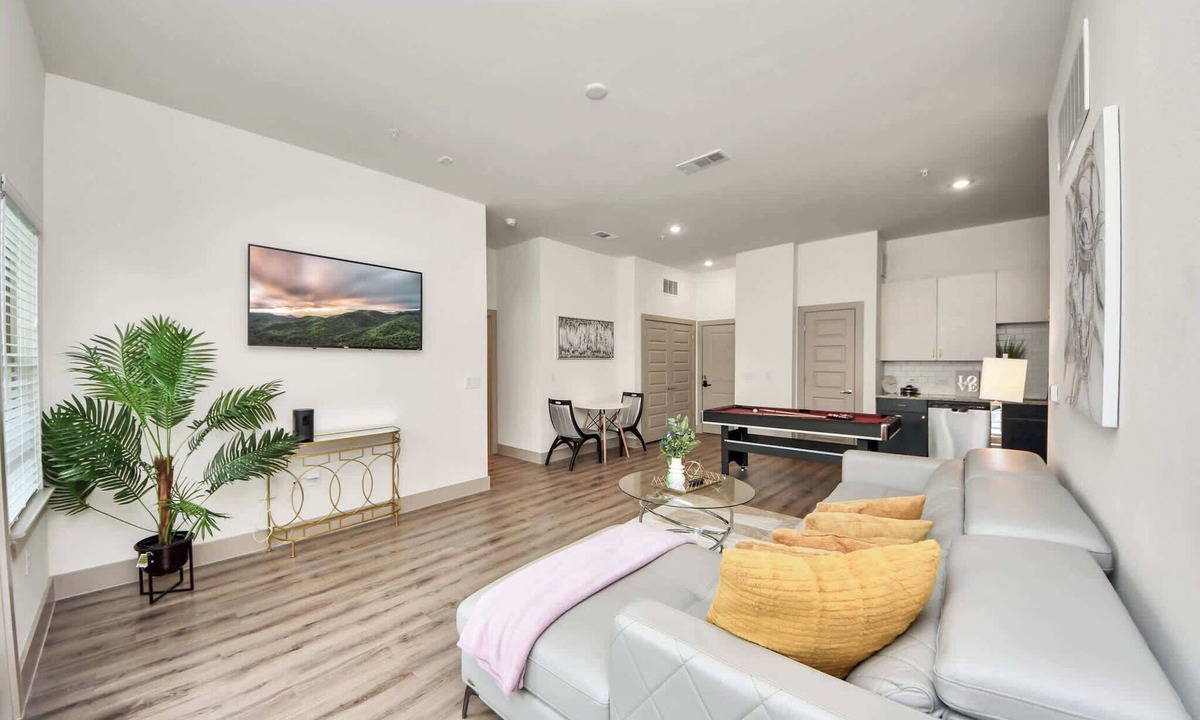 Addicks Apartment | Family-Friendly Houston Apartment: Game Room, Pool & King Beds!