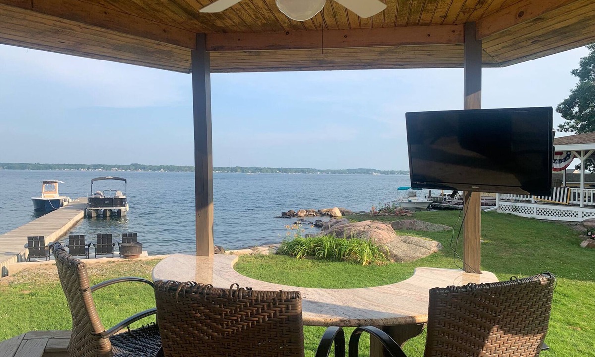 Grenell Cottage | Family friendly Island with Channel view, and dreamy amenities!