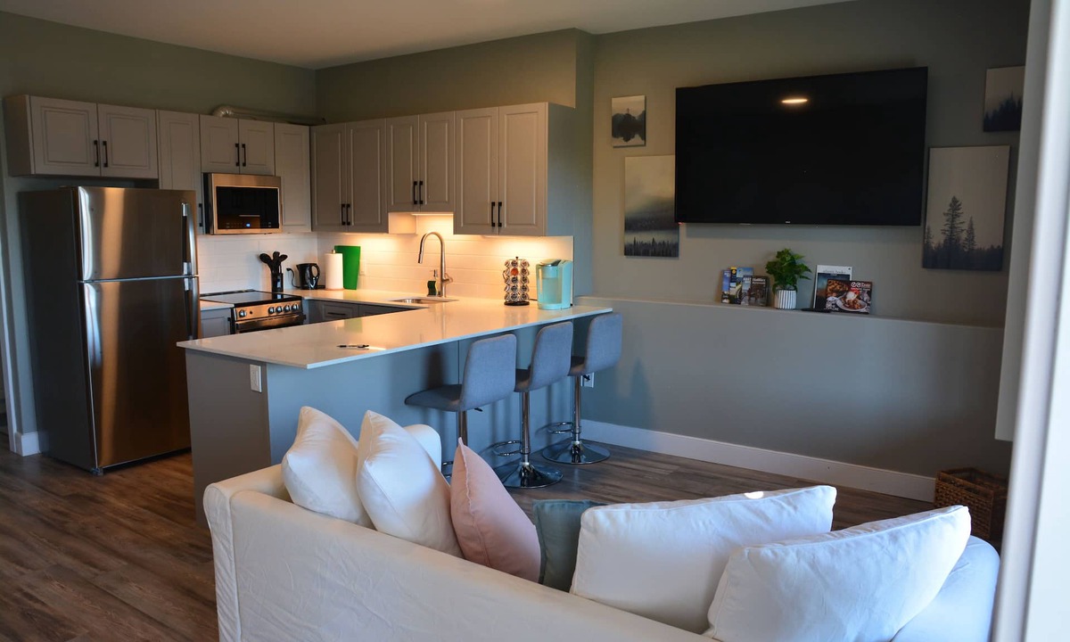 Halifax House | Family friendly king size bed+ sofa bed and rolling twin bed 15 min to downtown