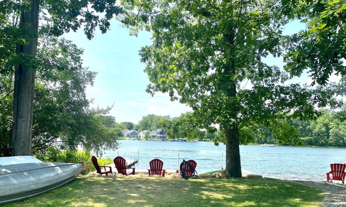 Argentine House | Family friendly lakefront home on all-sports chain of lakes in Genesee County