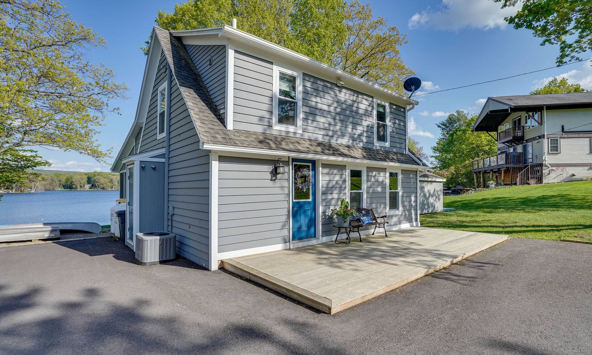 Tully House | Family Friendly! Lakefront Tully Getaway w/Porch