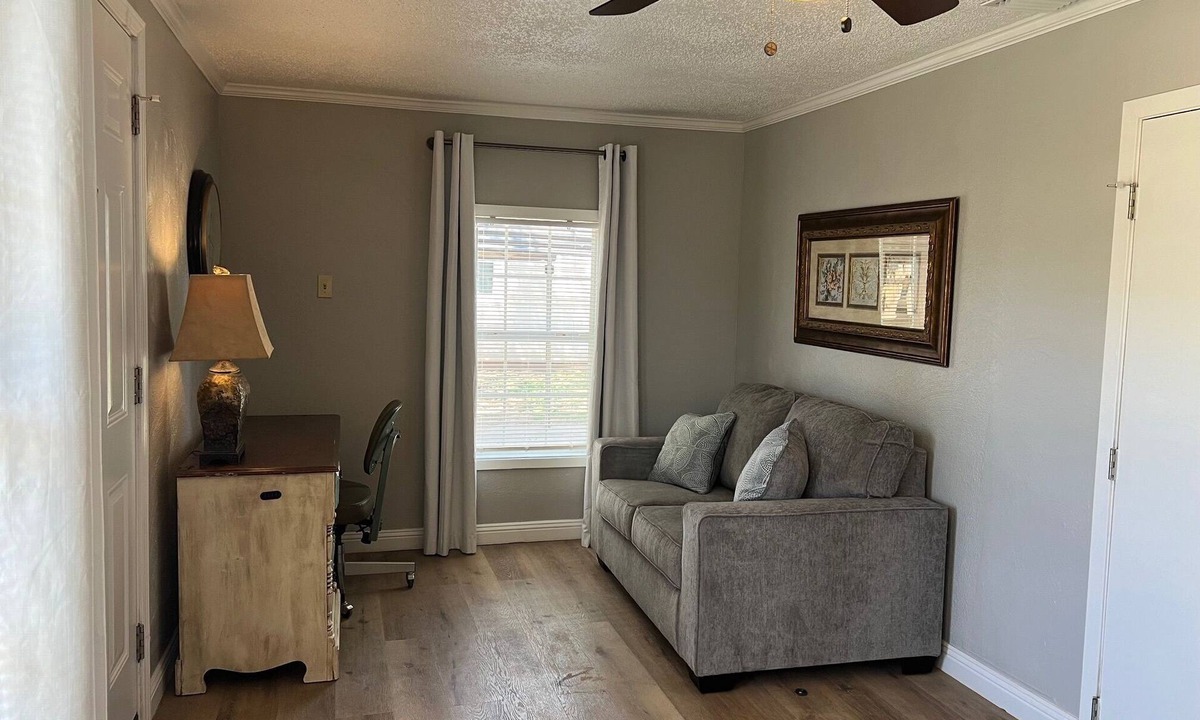 Heart of Lubbock House | Family-Friendly, Modern & Comfortable 3BR Lubbock Home with a King Bed.