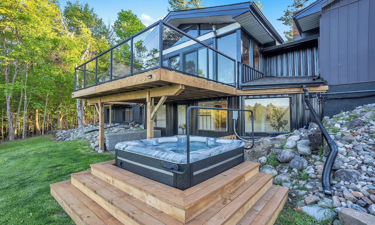 Ivanhoe Cottage | Family Friendly Nature Stay with Private Pond & Hot Tub