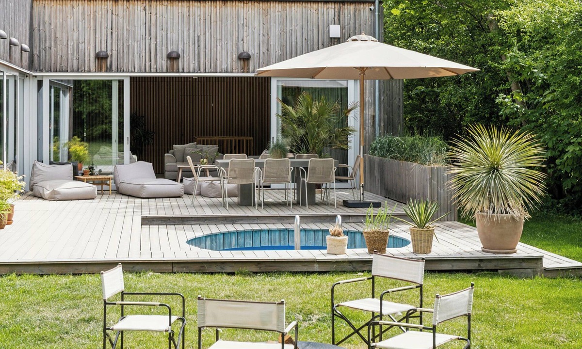 Vejby House | Family-friendly oasis with pool and cinema