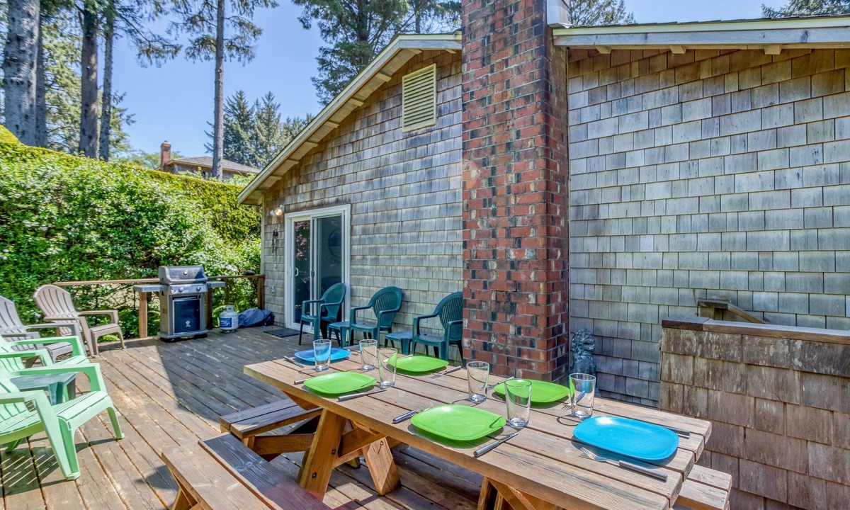 Neahkahnie Beach House | Family Friendly Ocean View Beach House with Large Deck