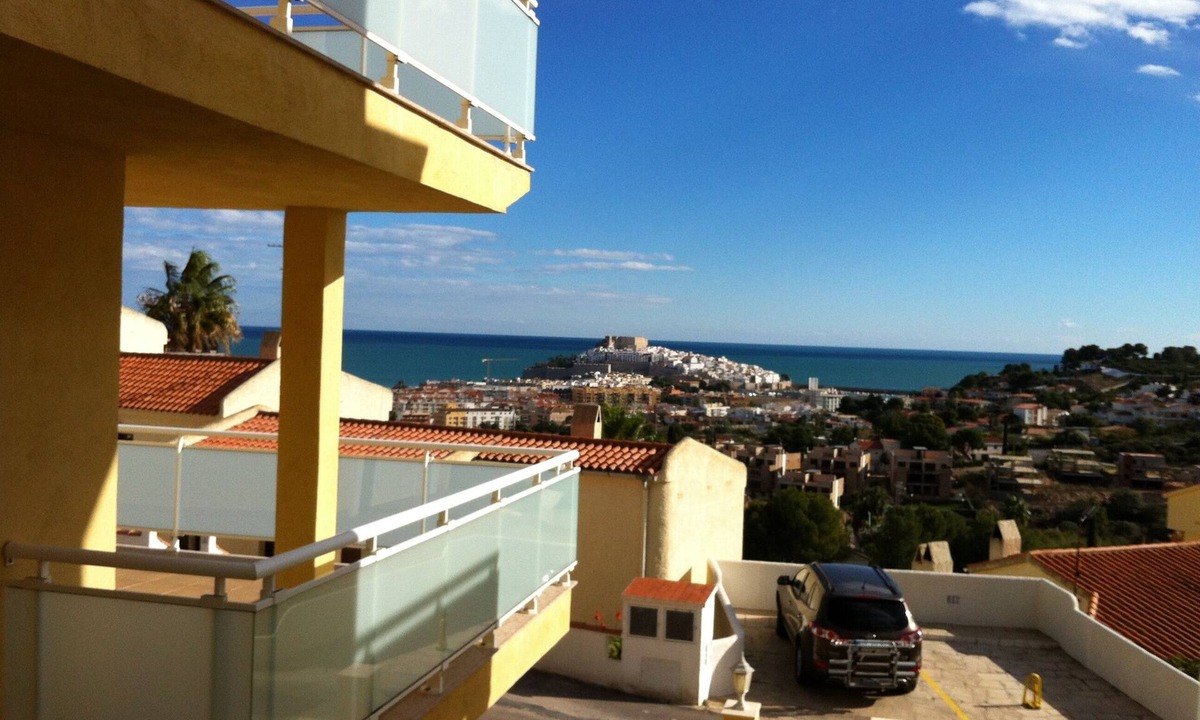 Peniscola Apartment | Family friendly, parking, beach, high-speed wifi, excursions, sea view .