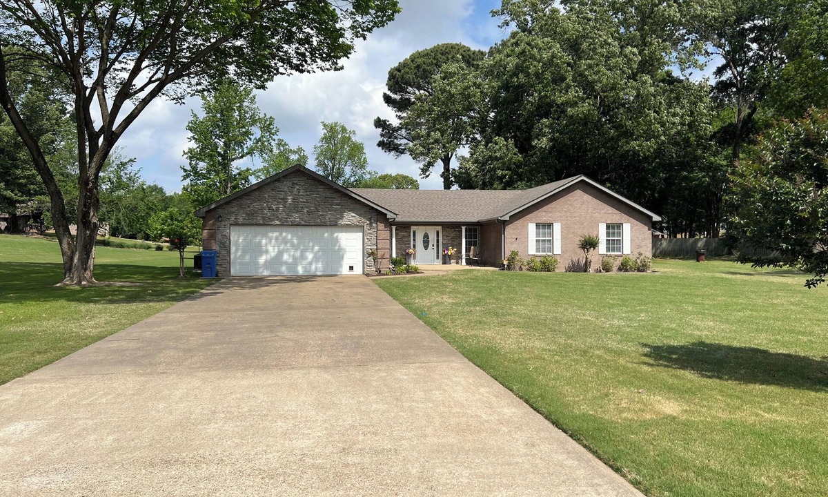 Jonesboro House | Family-friendly Peaceful Retreat