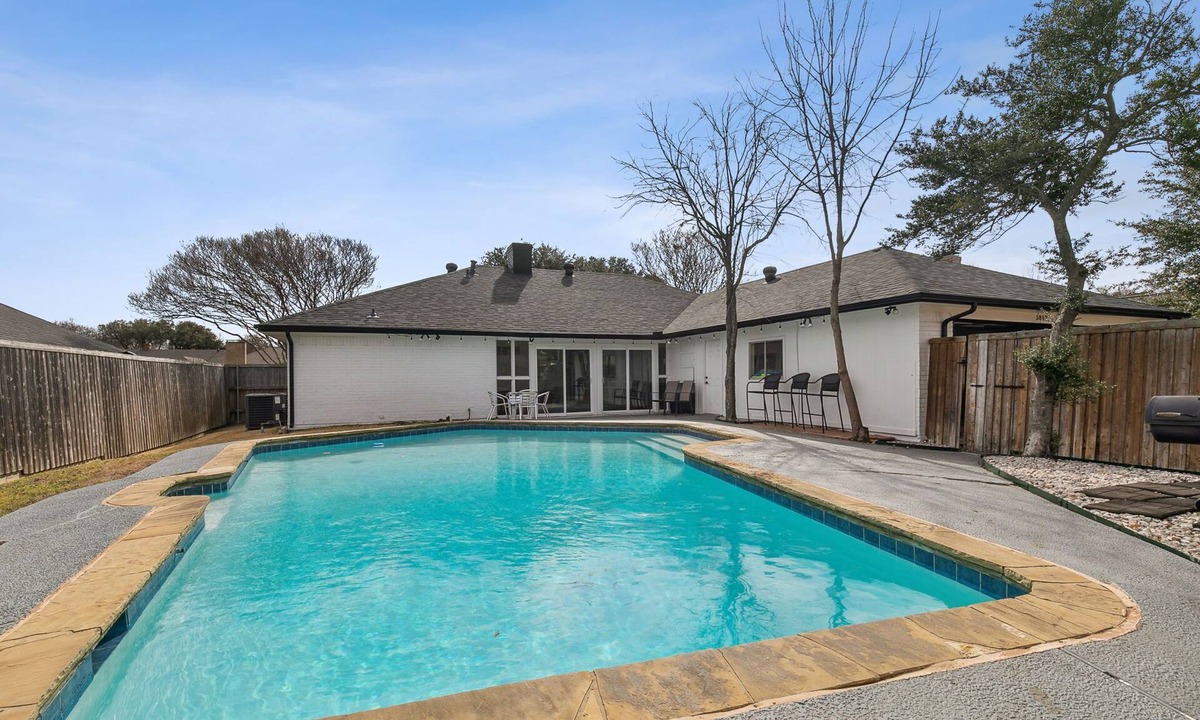 Plano House | Family friendly/POOL/Sleeps 16/Luxury