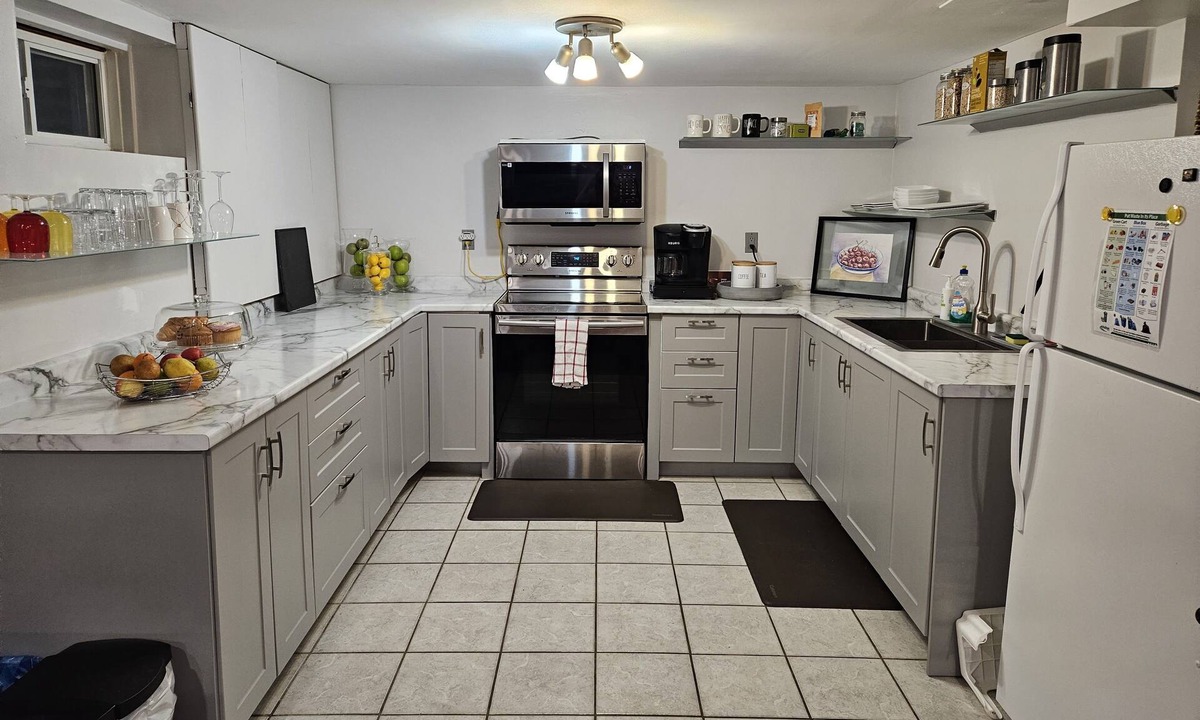Burlington Apartment | Family-Friendly, quiet, cozy 2-Bedroom Apartment with Continental Breakfast