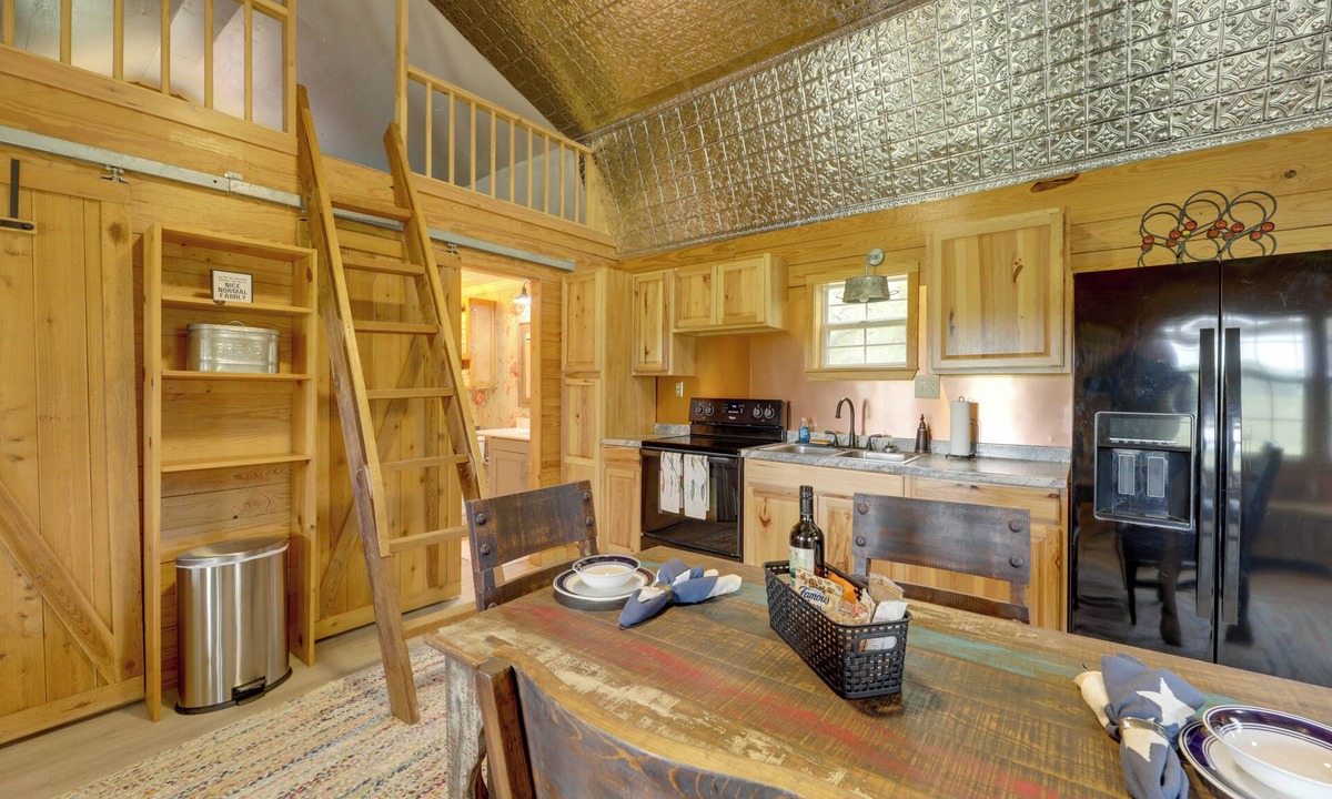 Sublime Cottage | Family-friendly Ranch Compound, 5 Mi to Splashway!