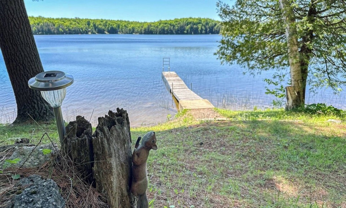 Irondale Cottage | Family friendly retro cottage with huge waterfront