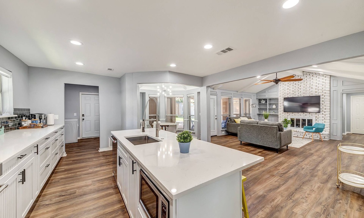 Northeast Carrollton House | Family-friendly, Remote work, Near Highways, King bed, Grill, Games, Foosball