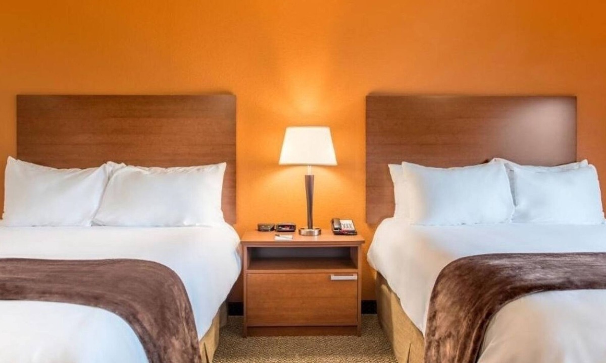 Lebanon Hotel | Family-Friendly Retreat Near Fiddlers Grove, Cedars of Lebanon & Nashville