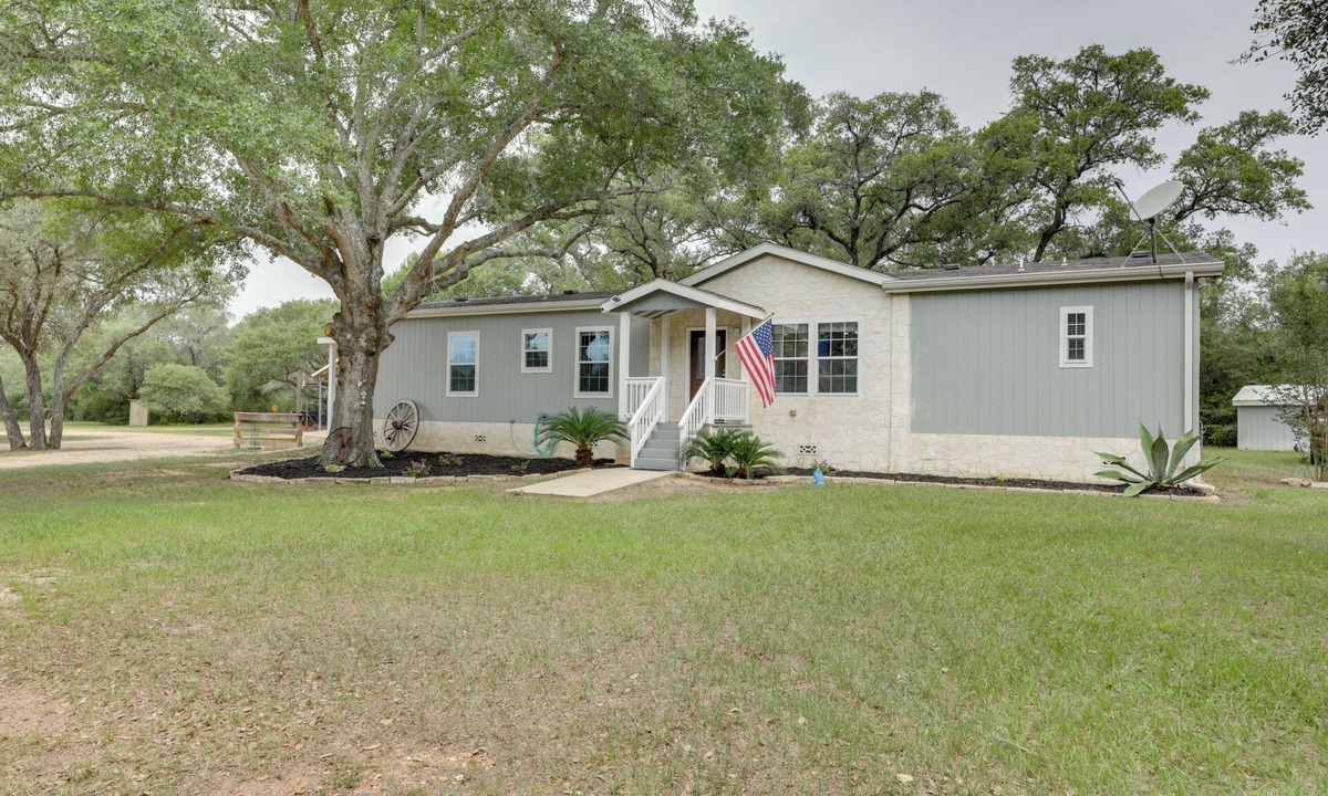 Sublime House | Family-Friendly Rock Island Home 5 Mi to Splashway