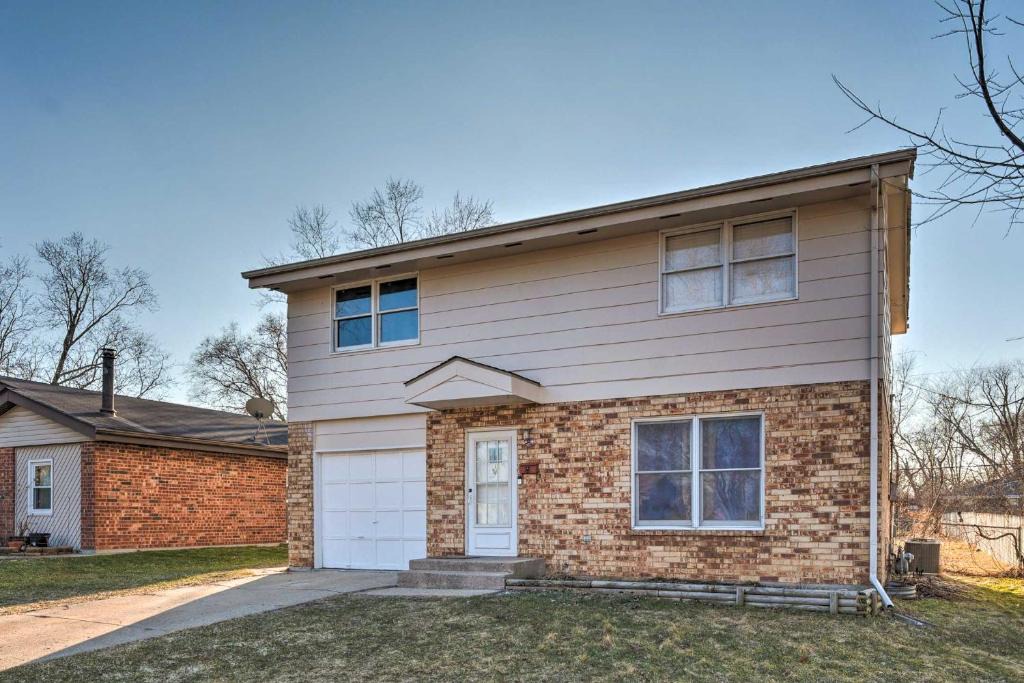 Rockford House | Family-Friendly Rockford Home w/Private Yard!