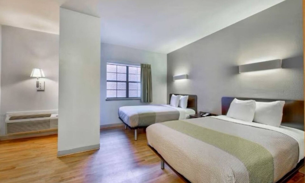 Beaumont Hotel | Family-Friendly Room Near Beaumont Amtrak Station – 2.6 km Away