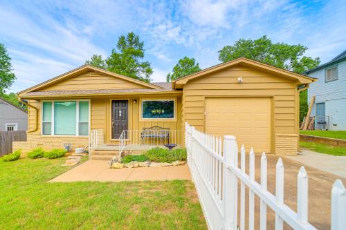 Sand Springs House | Family-Friendly Sand Springs Home ~ 8 Mi to Tulsa!