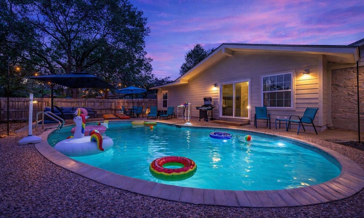 North San Antonio - SAT House | Family Friendly Stay! Central Location-Pack'n'play-extra sleeping-Sleeps 12!