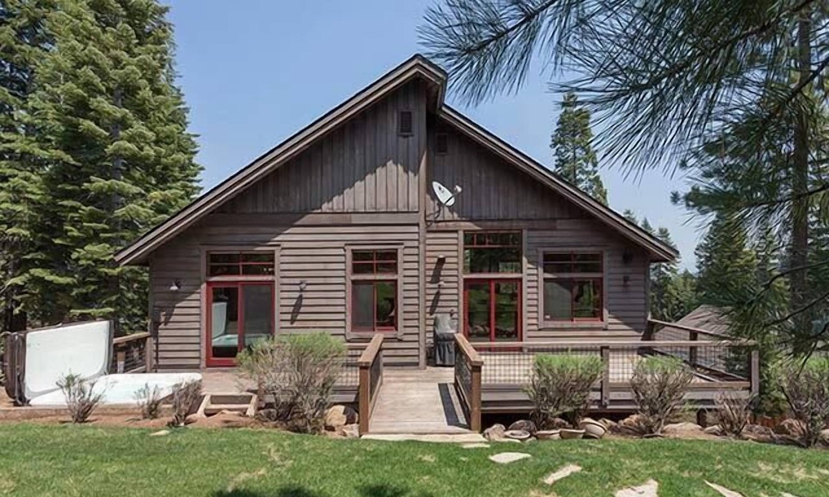 Truckee House | Family Friendly Tahoe Donner Retreat