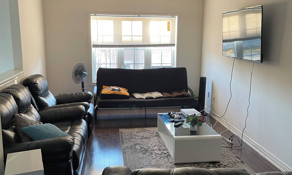 Mount Pleasant House | Family Friendly Townhouse with Free Parking