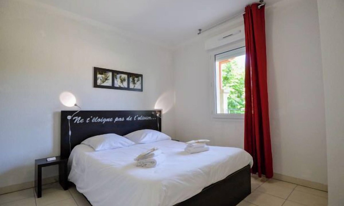 Azille Hotel | Family-Friendly Unit Near Carcassonne | Pet Are Welcome