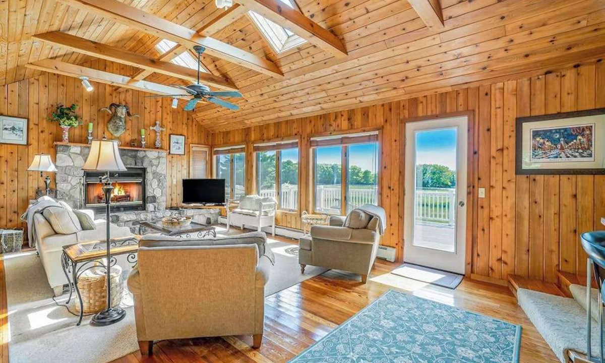 Birchwood Farms House | Family-friendly home with expansive deck, large lawn