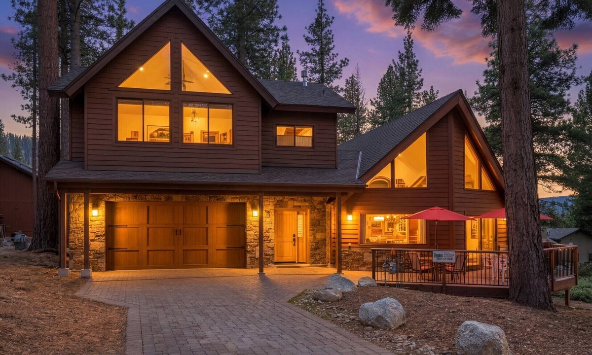 Montgomery Estates Cabin | Family Friendly-Prestigious Neighborhood-10 Min. to Lake, Hiking, Quiet Area, AC