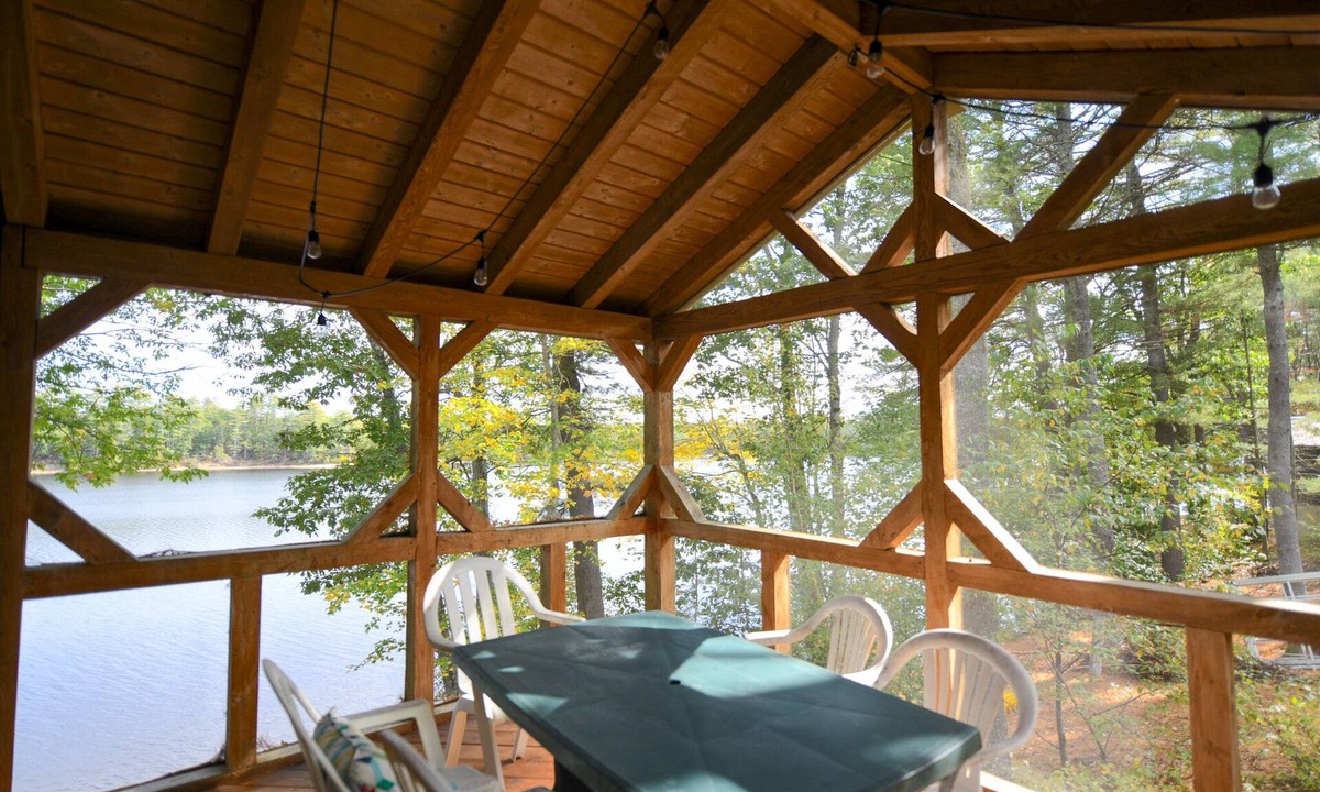 Oxford Cottage | Family-Friendly Whitney Pond Retreat – Beach, Kayaks & Paddleboard