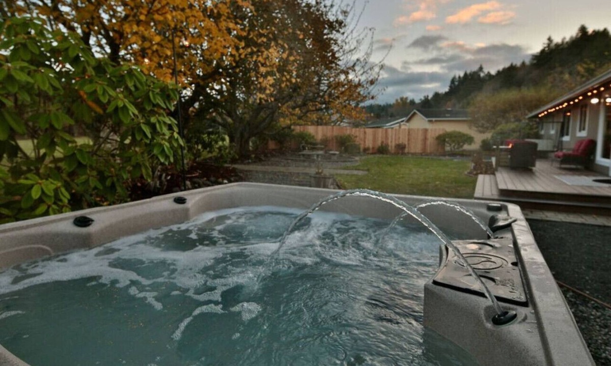 Port Angeles East House | Family Friendly, wi-fi & hot tub
