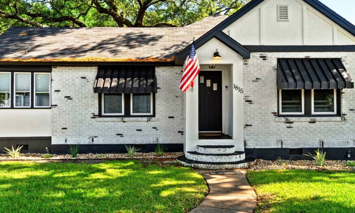 South Pensacola House | Family, friends, downtown, hot tub, spabath, beach