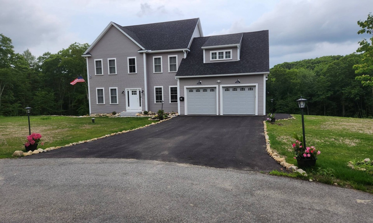Leicester House | Family & Friends Vacation House