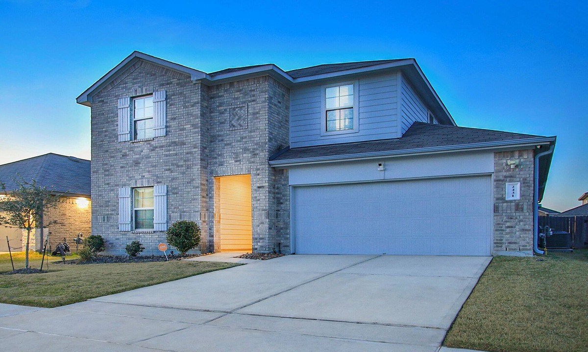 Spring House | Family Fun House with Arcade & Outdoor Theatre
