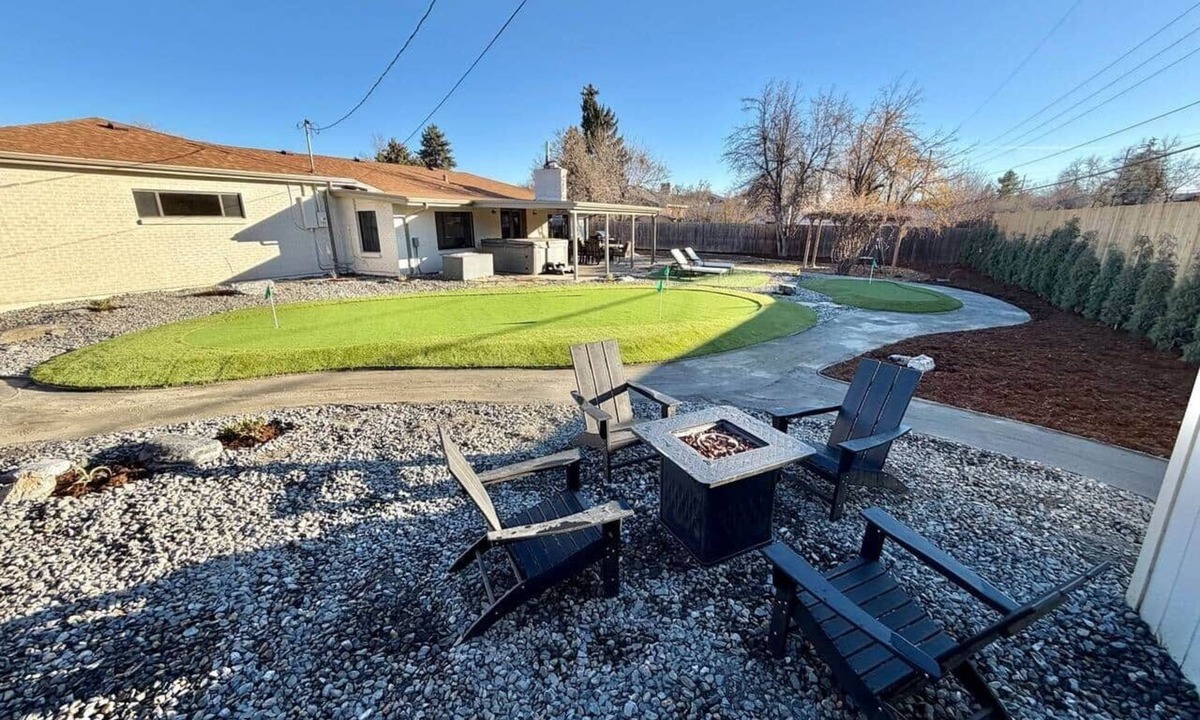 Littleton House | Family Fun Hub Games, Hot Tub, Putting Greens