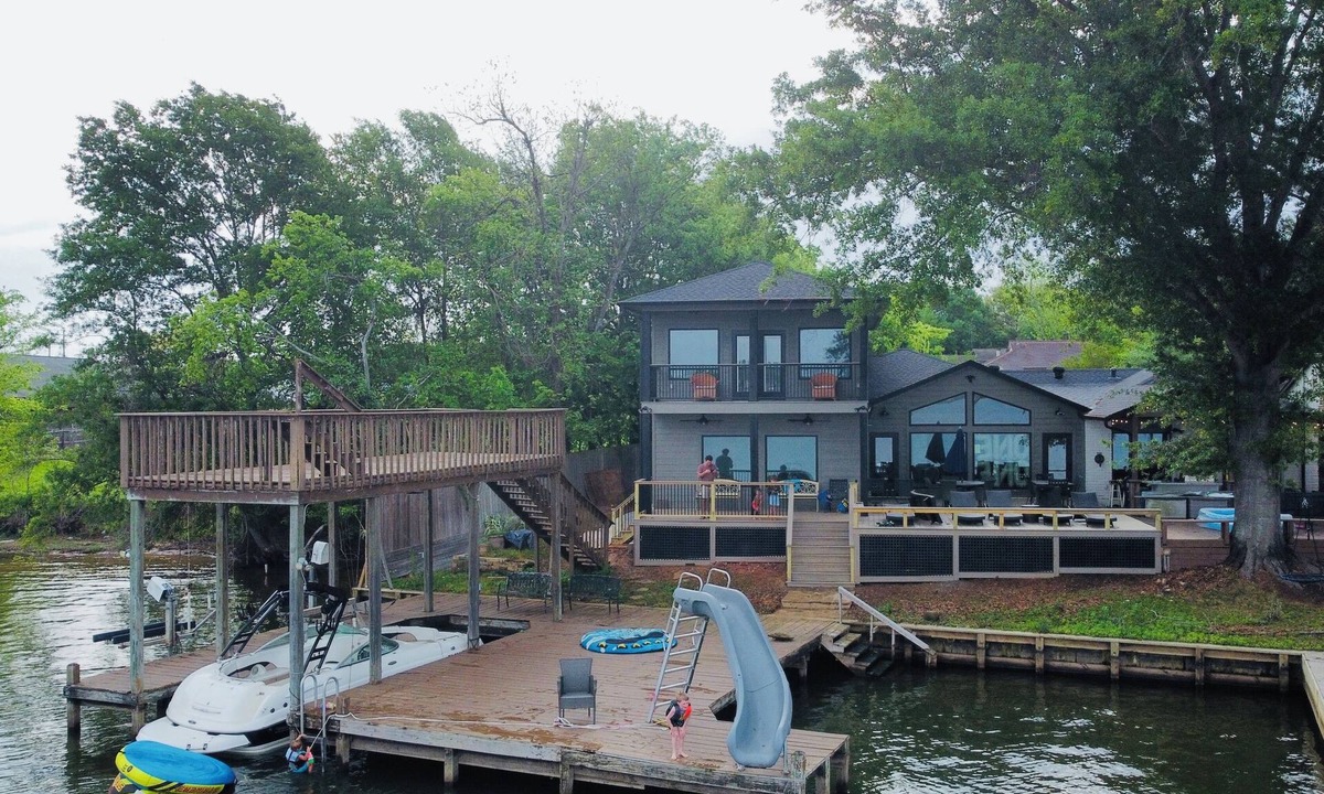 Willis House | Family fun Lake House on the Shores of Beautiful Lake Conroe with boat slips