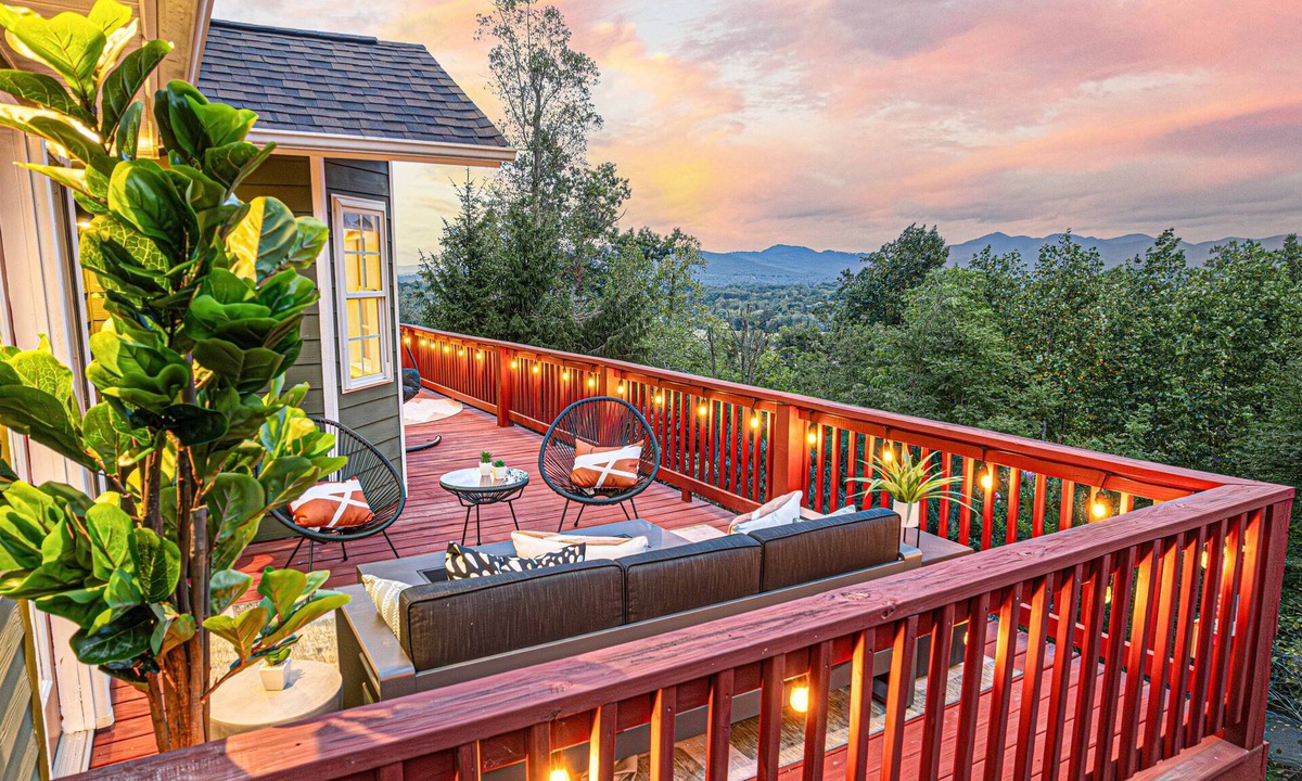 Candler House | Family Fun:Mtn Views w/Sauna+Gameroom+15min Dwtn