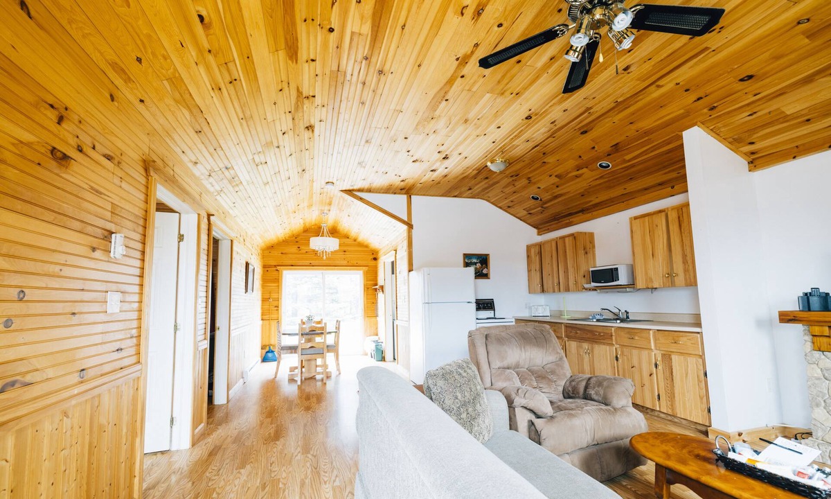 Green Gables House | Family Fun Retreat: Modern 2BR Cottage near Cavendish Beach, Shops & Attractions