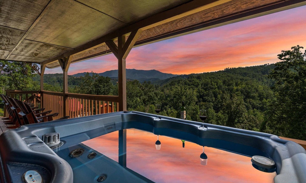 Gatlinburg Cabin | Family Getaway-2 King Beds-5 Star Cabin Near Dolly-Bear Sightings- Amazing View